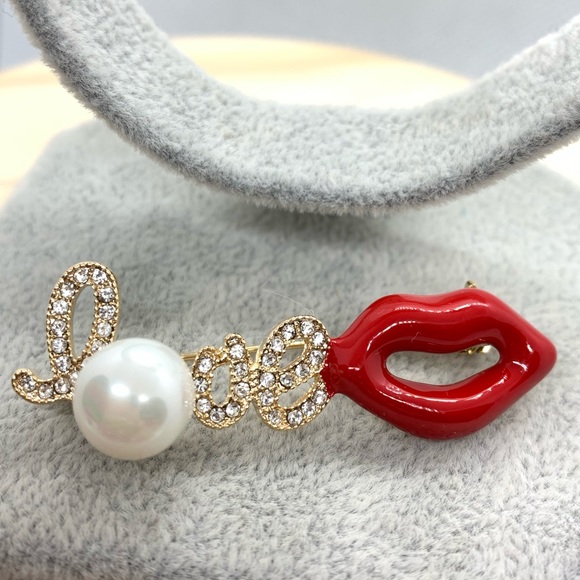 Jewelry - Love Lips Brooch